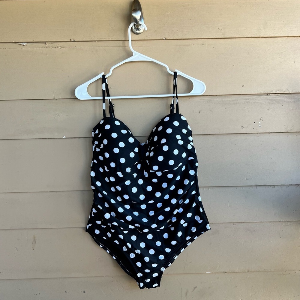 Catalina Black & white polka dot one piece swimsuit Size XL Vacation Beach